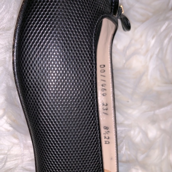 Salvatore Ferragamo 1/2 inch ladies shoe - Picture 2 of 7